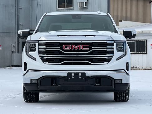 Used 2024 GMC Sierra 1500 SLT image 10