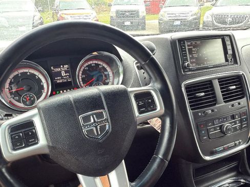 Used 2015 Dodge Grand Caravan R/T image 36