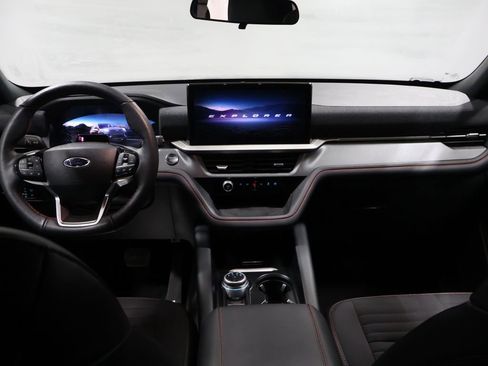 Used 2025 Ford Explorer ST-Line w/ ST-Line Street Pack image 15