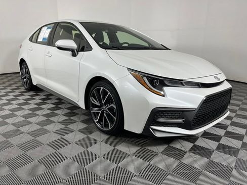 Used 2022 Toyota Corolla SE FWD image 3