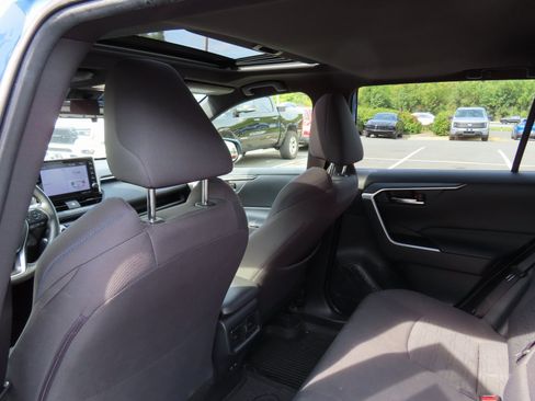 Used 2022 Toyota RAV4 SE w/ Convenience Package image 29