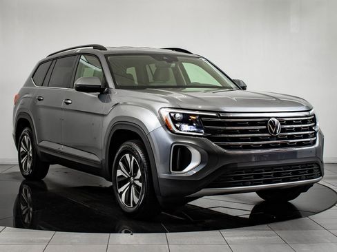 Used 2024 Volkswagen Atlas SE image 12