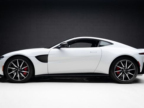 Used 2019 Aston Martin V8 Vantage Coupe RWD image 17