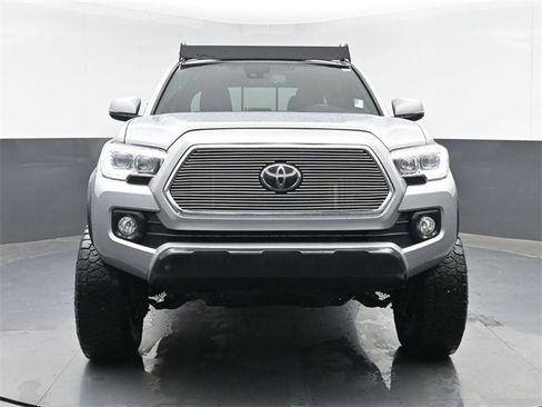 Used 2021 Toyota Tacoma TRD Off-Road image 3