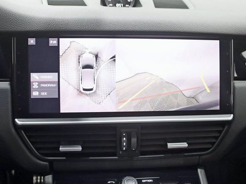 Used 2021 Porsche Cayenne S image 19