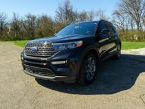 Used 2022 Ford Explorer XLT w/ Equipment Group 202A image 4