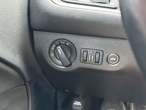 Used 2016 Dodge Challenger SXT RWD image 30
