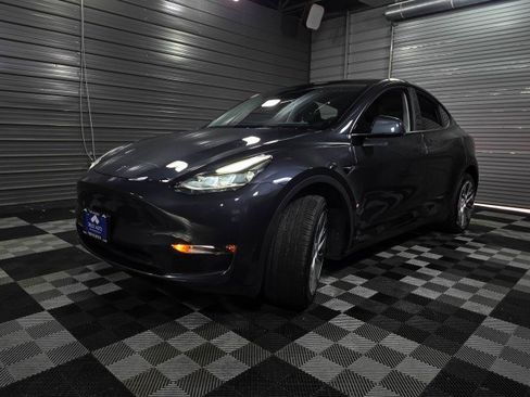 Used 2024 Tesla Model Y Long Range image 37