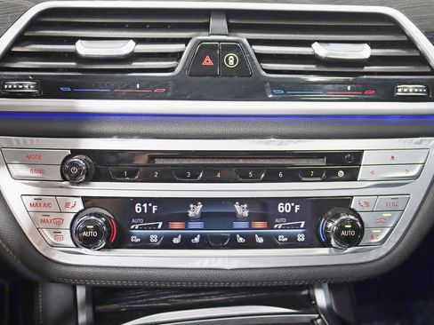 Used 2020 BMW 750i xDrive w/ Executive Package image 28