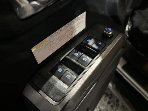 Used 2018 Toyota Tacoma TRD Off-Road image 19