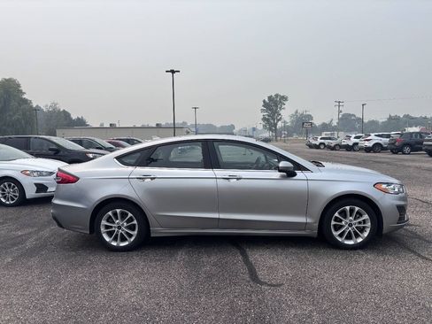 Used 2020 Ford Fusion SE FWD image 2