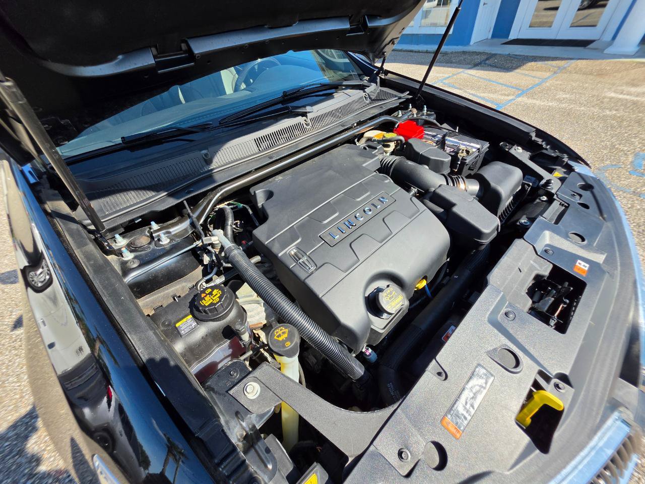 Used 2013 Lincoln MKS FWD image 32