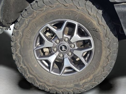 Used 2023 Ford Bronco Badlands image 17