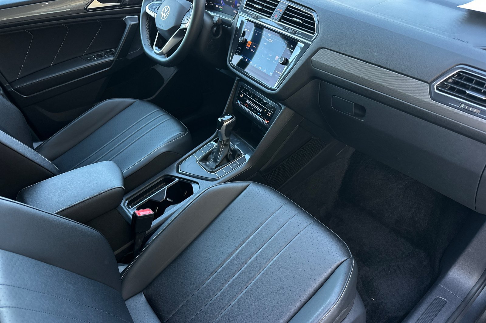 Used 2023 Volkswagen Tiguan SE FWD image 16