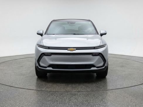 Used 2025 Chevrolet Equinox LT image 2