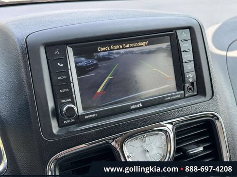 Used 2012 Chrysler Town & Country Touring FWD image 24