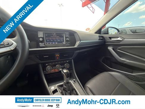 Used 2023 Volkswagen Jetta SE w/ Panoramic Sunroof Package FWD image 18