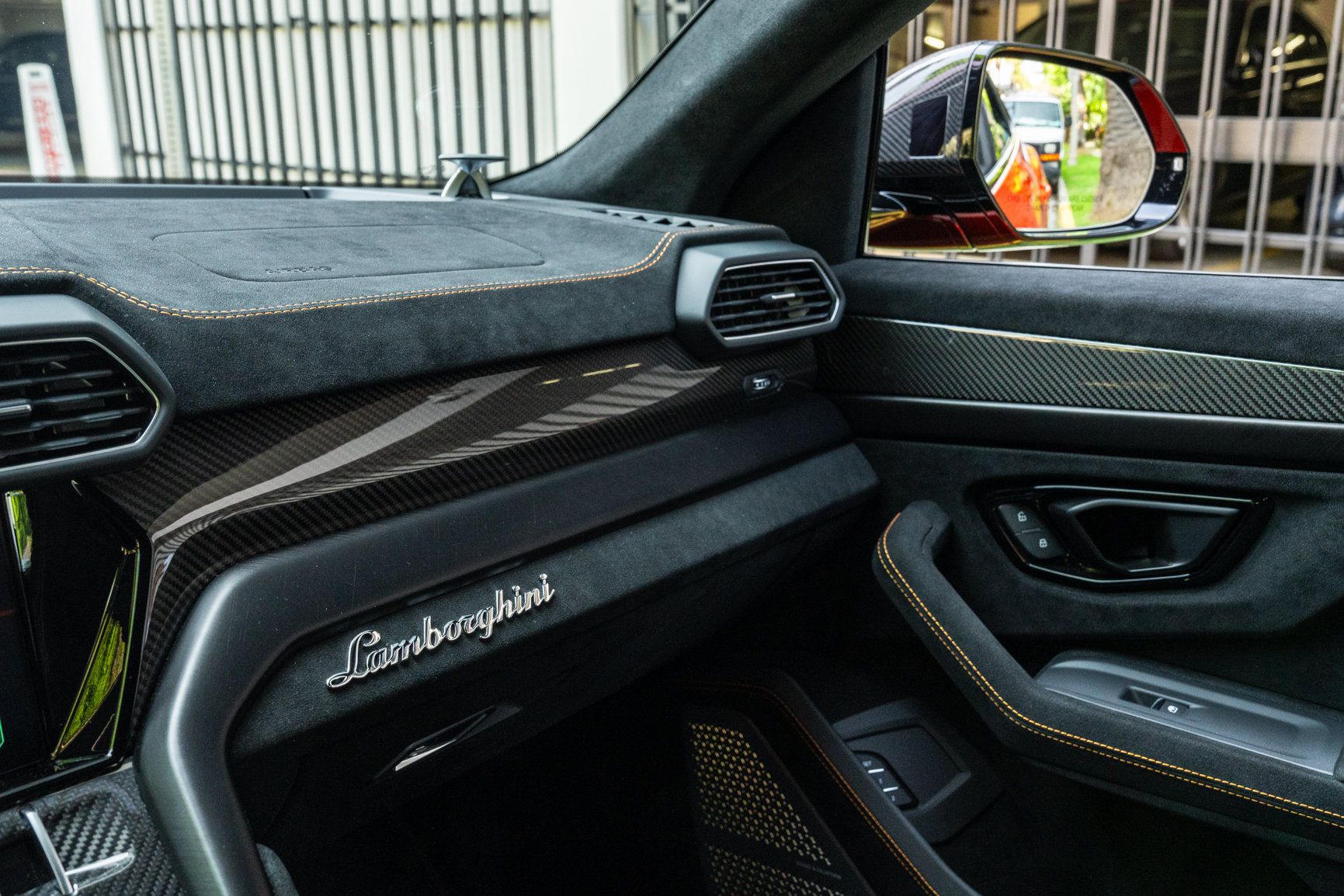 Used 2024 Lamborghini Urus Performante AWD/4WD image 29