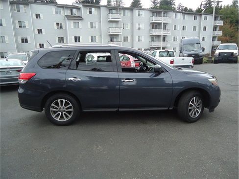 Used 2013 Nissan Pathfinder SV AWD/4WD image 7