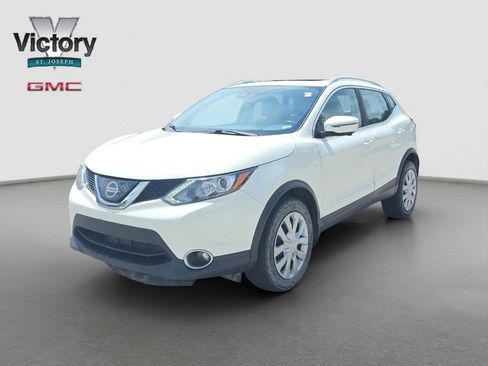 Used 2018 Nissan Rogue Sport SL w/ SL Premium Package AWD/4WD image 3