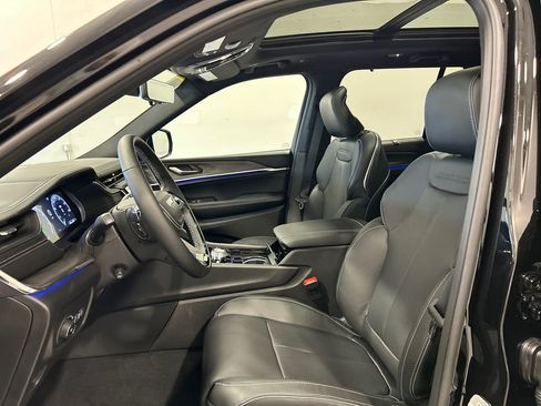 New 2025 Jeep Grand Cherokee Overland w/ Adv Protech Group III image 15