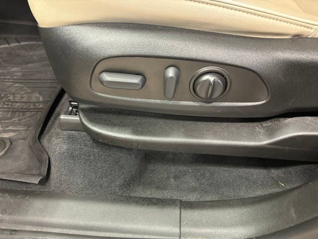 Used 2022 Chevrolet Traverse Premier AWD/4WD image 43