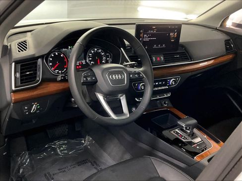 Used 2023 Audi Q5 2.0T Premium w/ Convenience Package AWD/4WD image 16