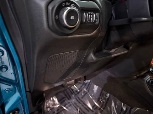 Used 2019 Jeep Wrangler Unlimited Rubicon w/ Dual Top Group AWD/4WD image 13