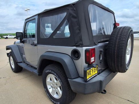 Used 2018 Jeep Wrangler Sport AWD/4WD image 6