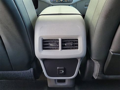 Used 2024 GMC Terrain SLT image 10