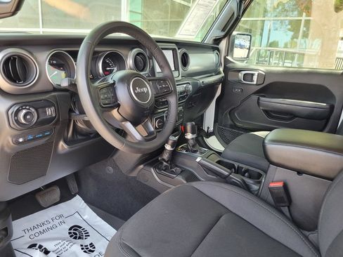 Used 2023 Jeep Wrangler Unlimited AWD/4WD image 11