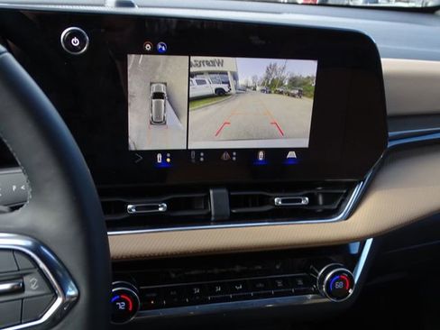 Used 2025 Chevrolet Equinox ACTIV w/ Safety and Technology Package image 34