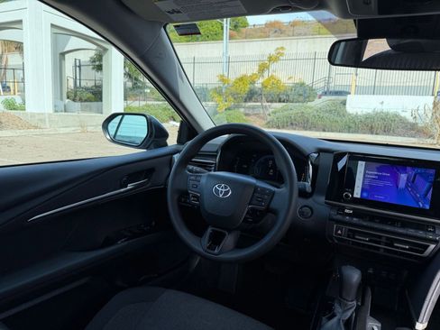 Used 2025 Toyota Camry LE image 33