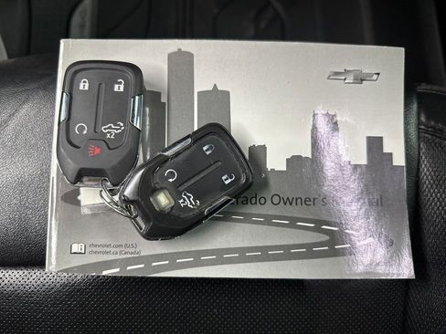 Used 2019 Chevrolet Silverado 1500 High Country w/ Technology Package image 46