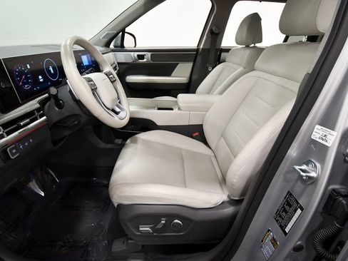 Used 2025 Hyundai Santa Fe Limited AWD/4WD image 13
