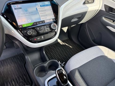 Used 2021 Chevrolet Bolt LT image 24