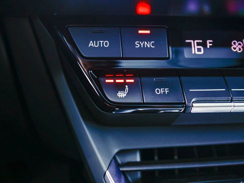 Used 2024 Audi e-tron GT Premium Plus image 26