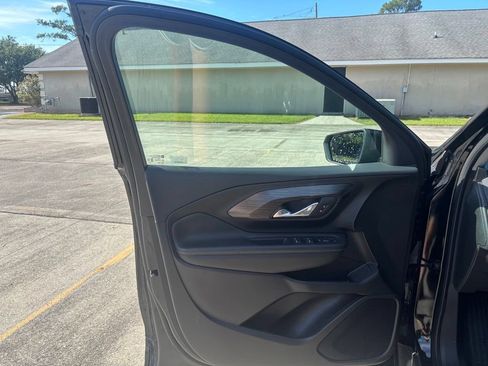 Used 2024 GMC Terrain SLE FWD image 10