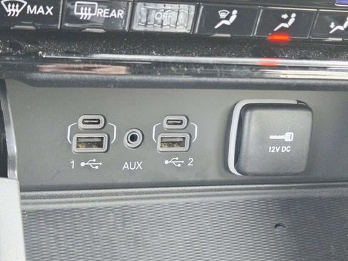 Used 2024 Jeep Grand Cherokee Altitude image 32