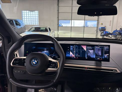 Used 2023 BMW iX M60 image 3