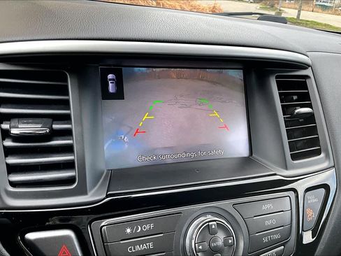 Used 2018 Nissan Pathfinder SV AWD/4WD image 29