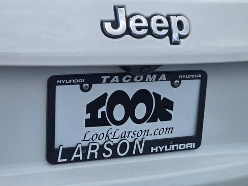 Used 2024 Jeep Compass Limited image 17