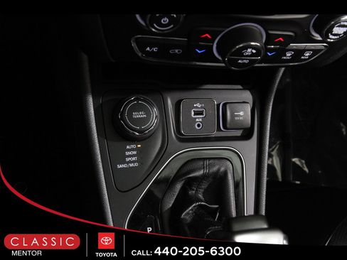 Used 2021 Jeep Cherokee Limited image 15