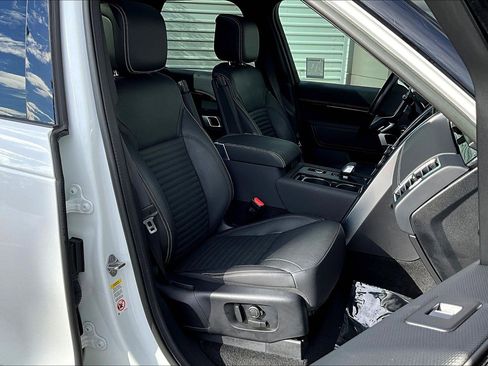 Used 2023 Land Rover Discovery S R-Dynamic image 7