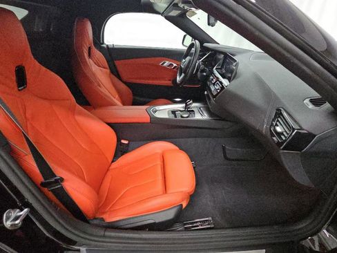 Used 2023 BMW Z4 M40i w/ Premium Package image 8