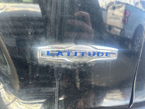 Used 2019 Jeep Cherokee Latitude w/ Popular Appearance Group image 6