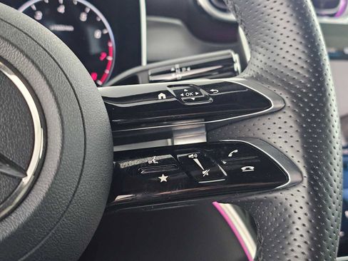 Used 2023 Mercedes-Benz GLC 300 image 28