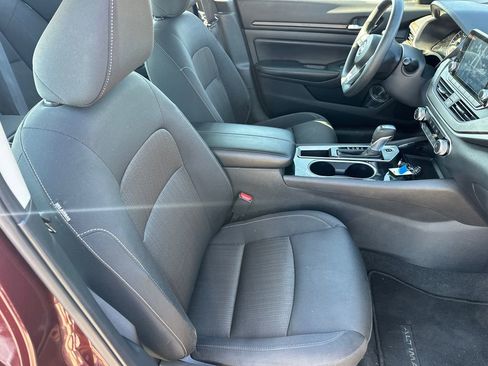 Used 2024 Nissan Altima 2.5 SV image 11