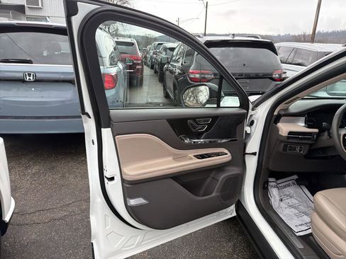 Used 2022 Lincoln Corsair Standard AWD w/ Equipment Group 101A image 14