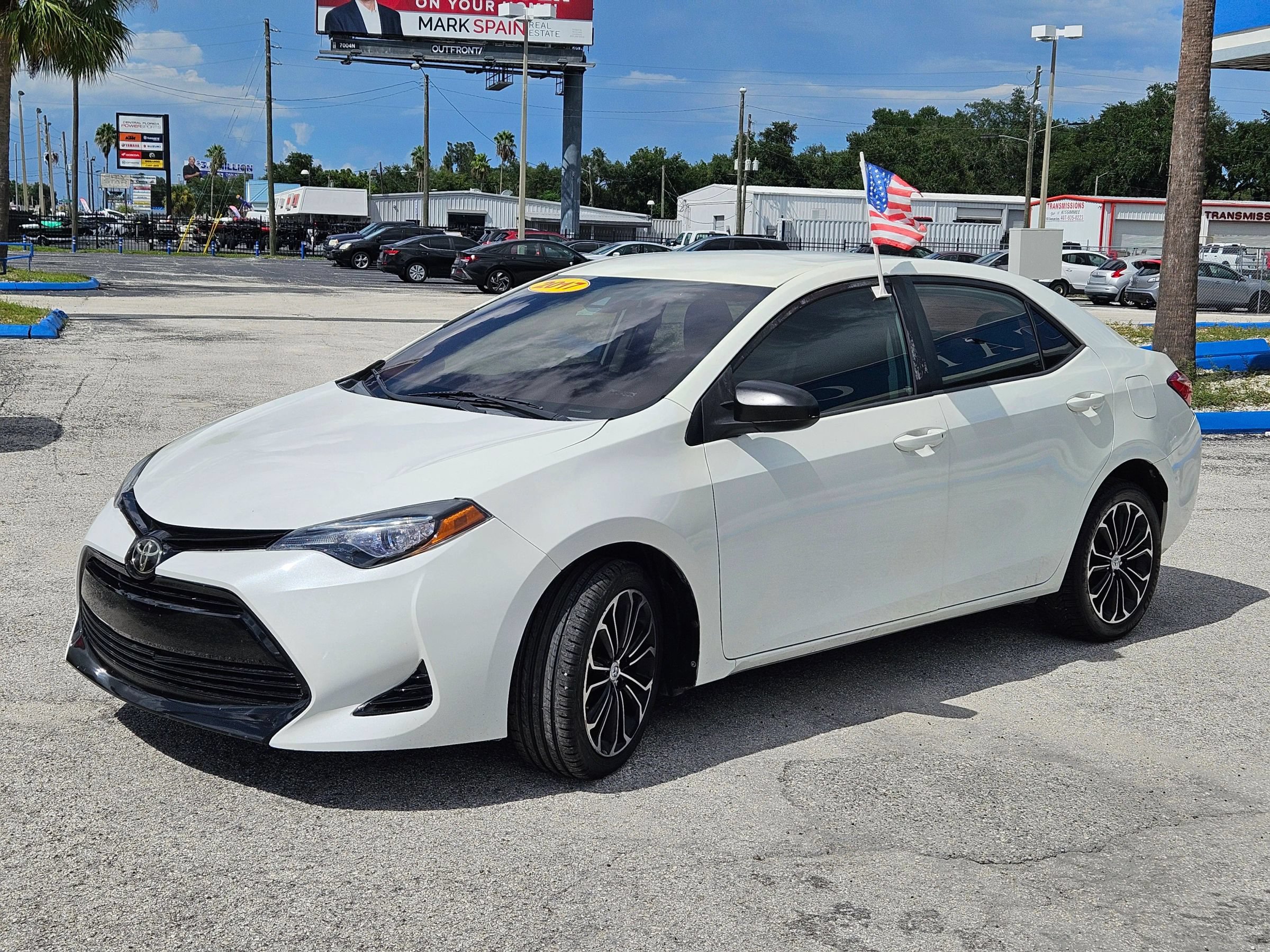 Used 2017 Toyota Corolla LE FWD image 3